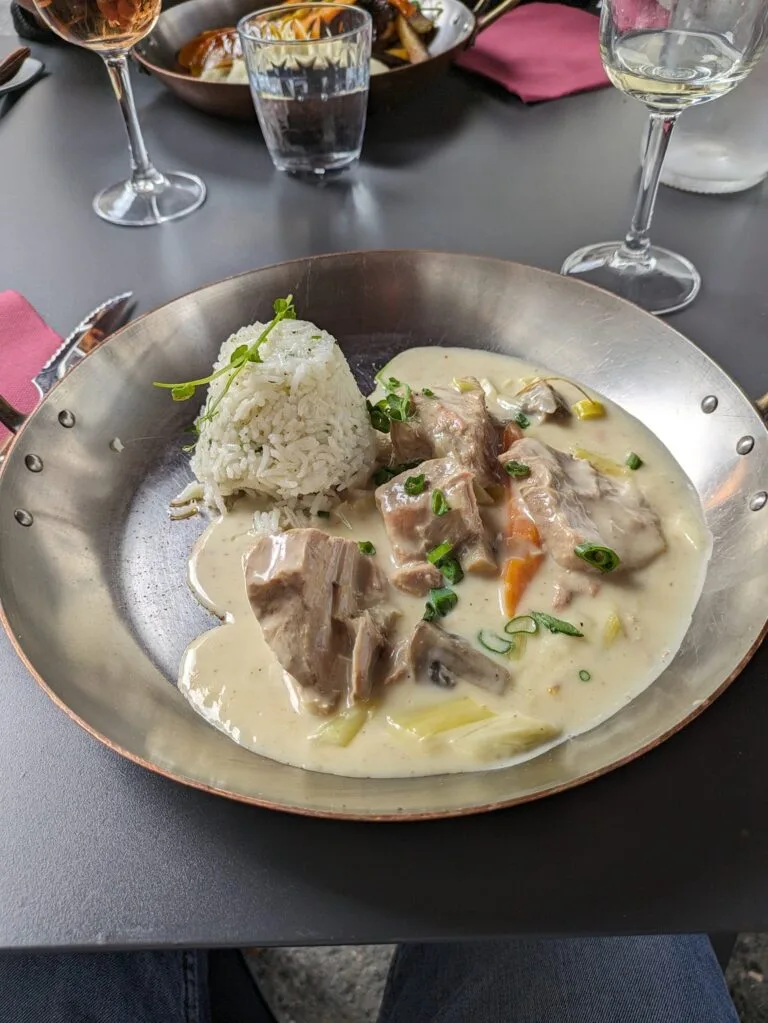 Veal blanquette with a creamy sauce, served with moulded rice at a restaurant