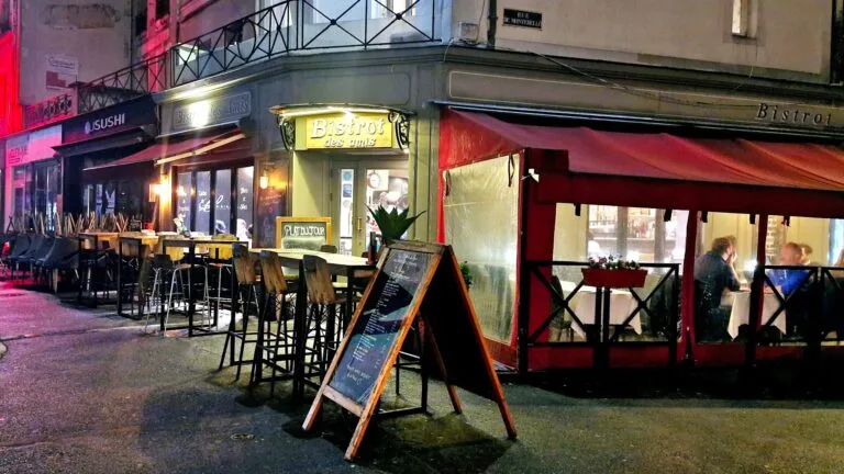 The terrace of the Bistrot des Amis at night, Rue de Montebello
