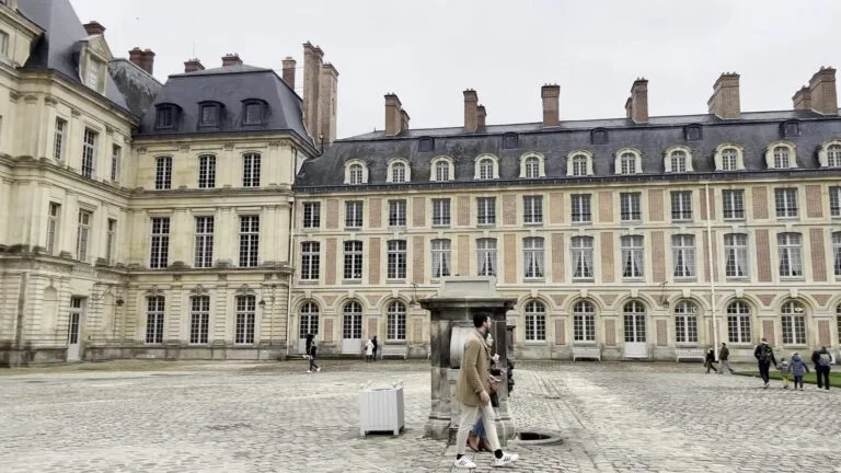 The inner courtyard of the Château de Fontainebleau with visitors