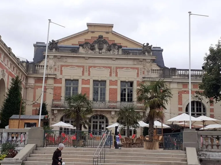 The façade of the Municipal Theatre, with its terrace and palm trees
