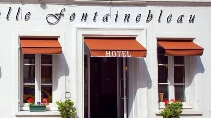 Façade de l'Hôtel Belle Fontainebleau rue de la Chancellerie