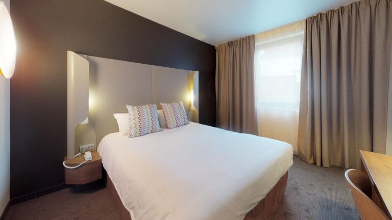 Air-conditioned double room at the Hôtel Campanile Fontainebleau