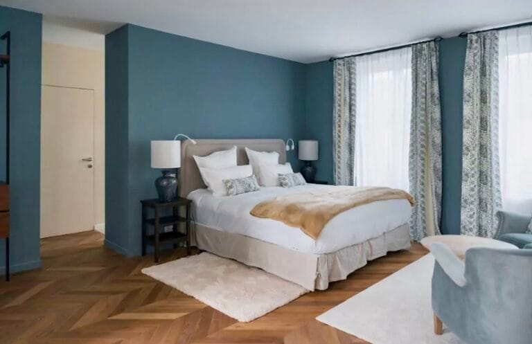 Room at the Esquisse Hôtel Culturel in Fontainebleau, double bed with slate-blue walls and herringbone parquet floor