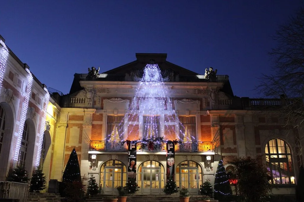 The façade of the Théâtre de Fontainebleau lit up with blue and white garlands of lights during the December festivities.