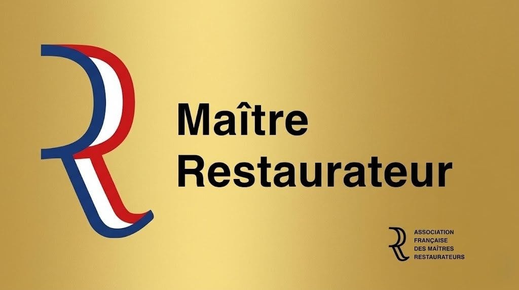 Maître Restaurateur-Logo auf goldenem Hintergrund