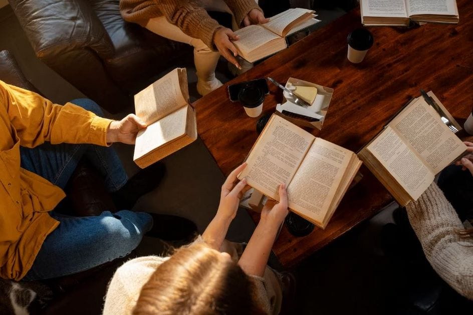 Actua'litté event, a reading group at the Charité Royale media library in Fontainebleau