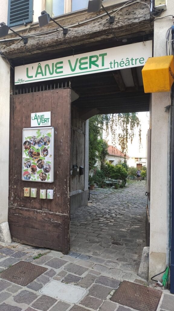 Porte cochère de l'Âne Vert Théâtre, 6 rue des Sablons à Fontainebleau