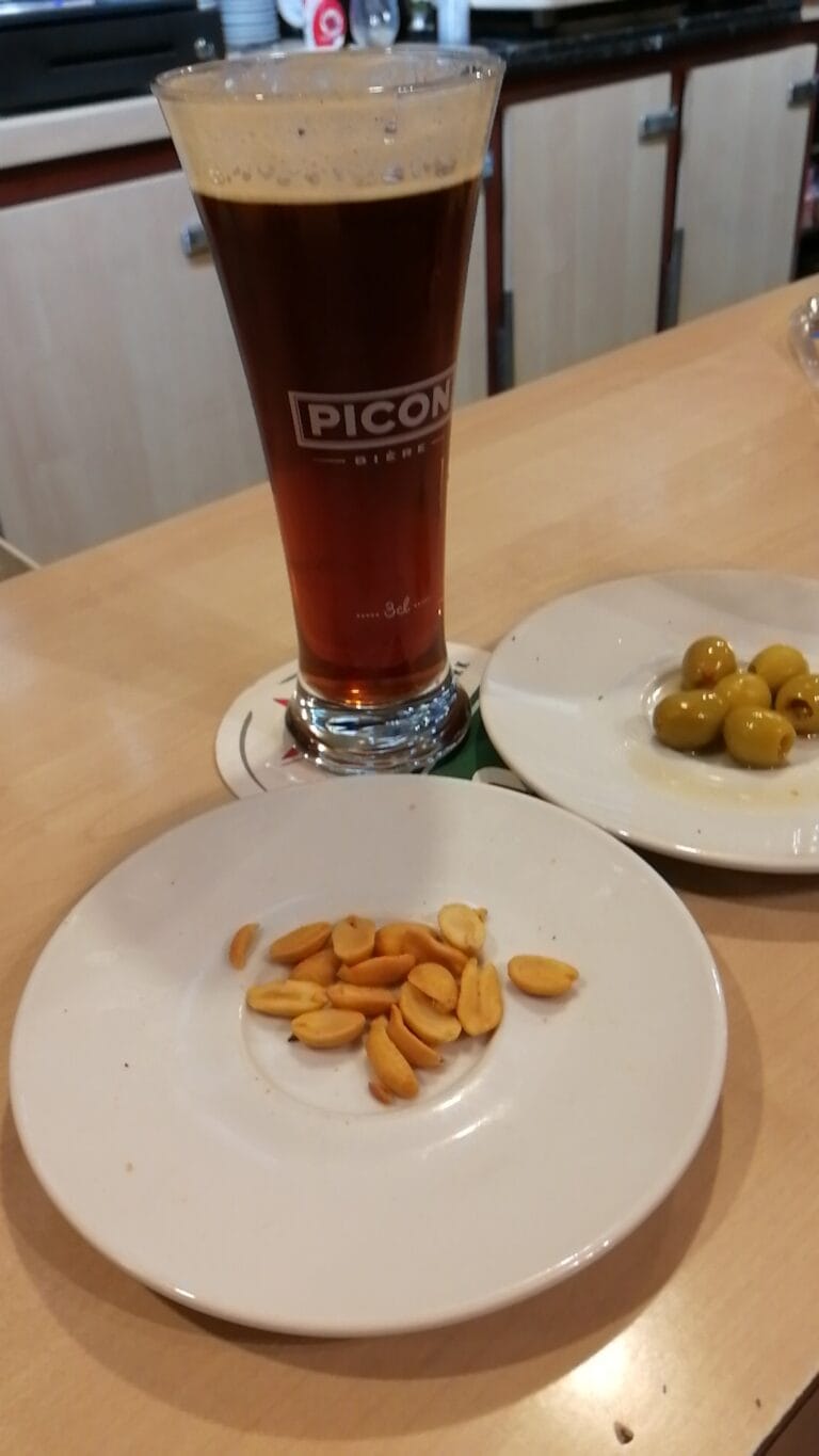 Picon, Bier und Häppchen, Bar-Tabakladen am Viadukt