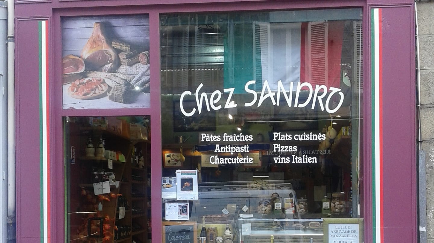 Bei Sandro, einem italienischen Feinkostgeschäft in der Rue de France in Fontainebleau