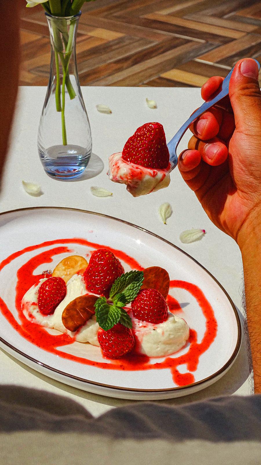 Milpan - Nube de fresas, fraises fraîches, crème légère parfumée à la vanille